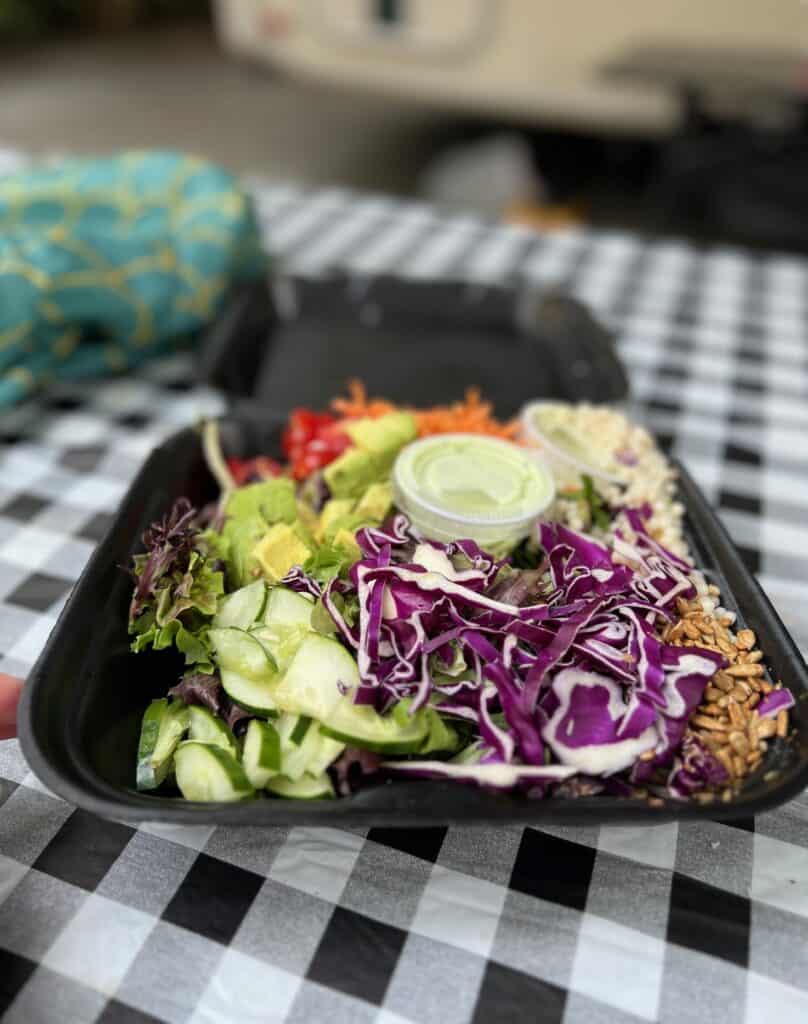 Thai bowl with cabbage, cucumber and dressing