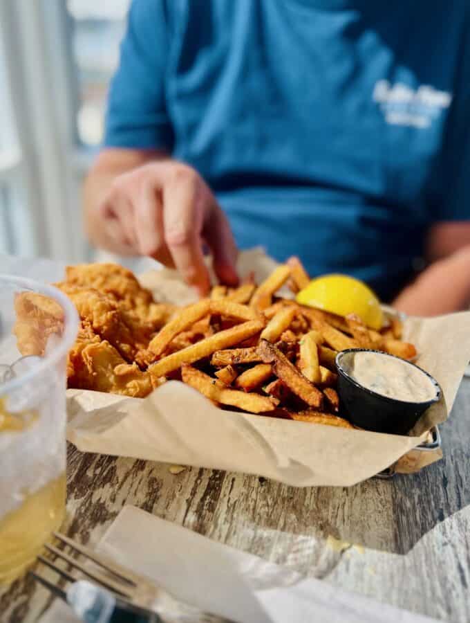 Fish and chips (fries) in a seafood basket